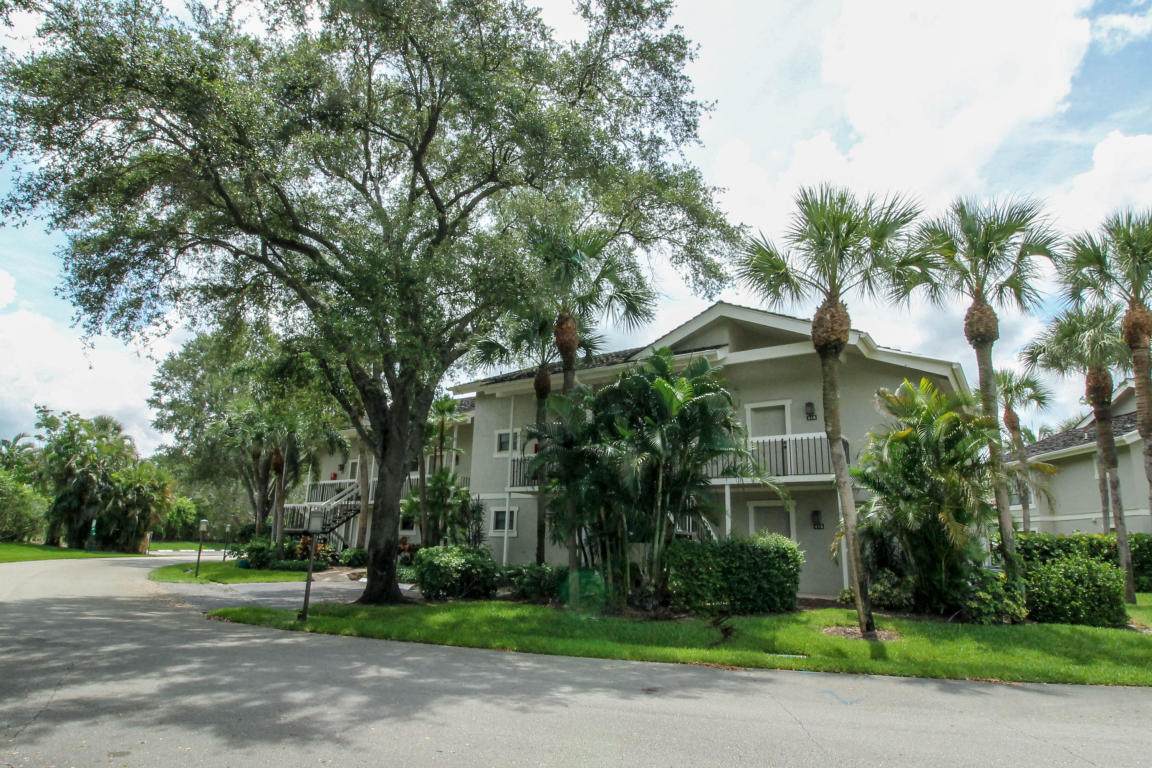 11863 Wimbledon Circle - Photo 1