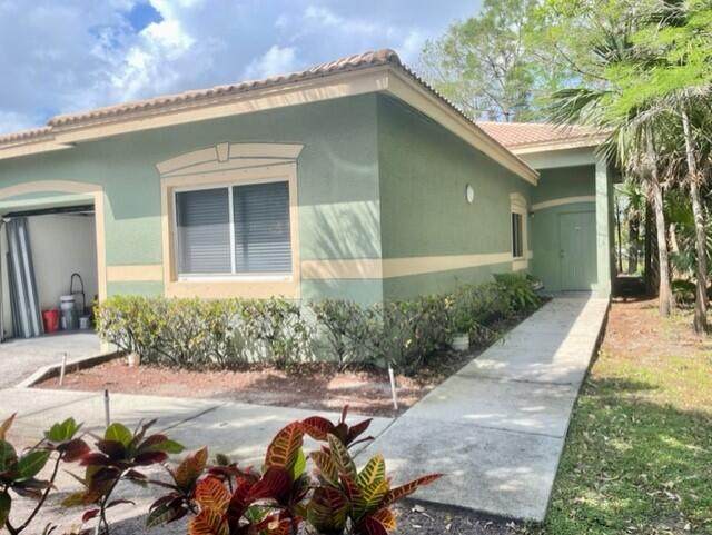 230 Crestwood Circle - Photo 1