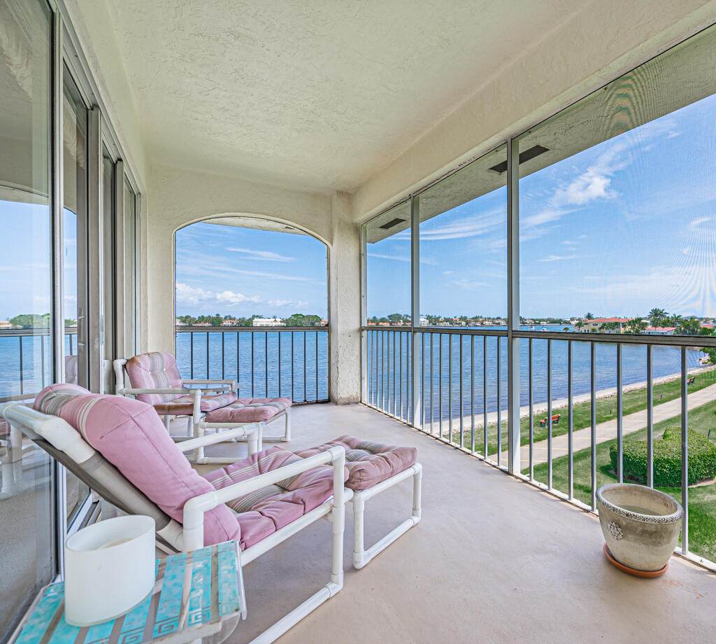 109 Half Moon Circle - Photo 1