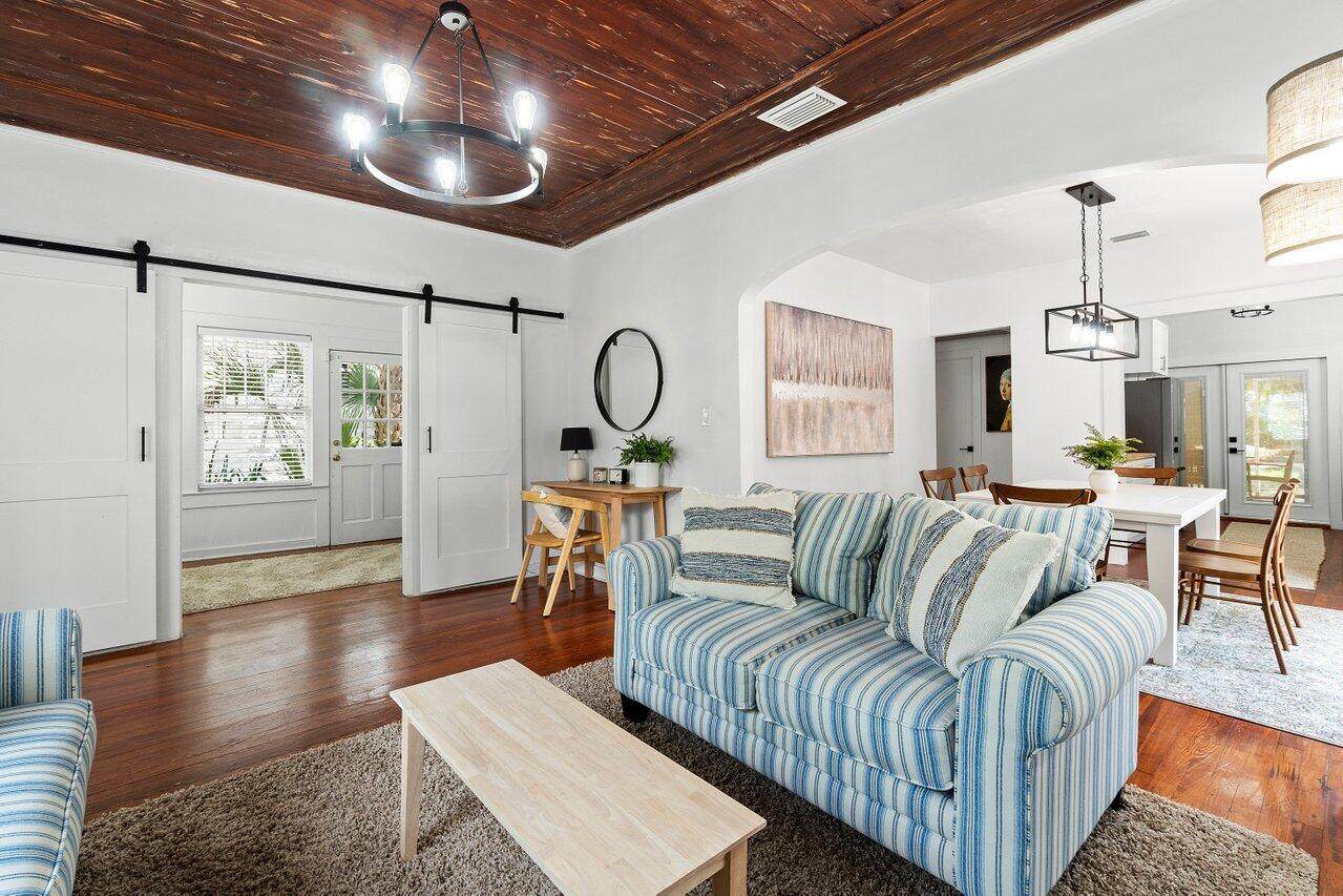 726 N Street - Photo 1