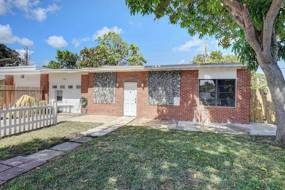 707 9th Court - Photo 1