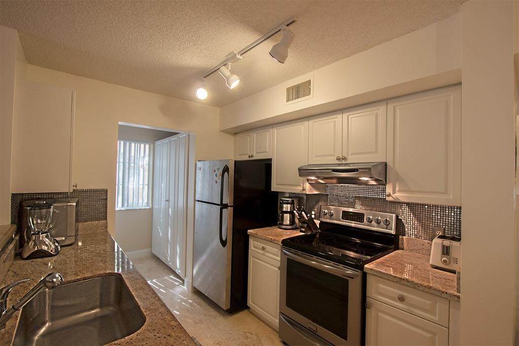 160 Yacht Club Way - Photo 1