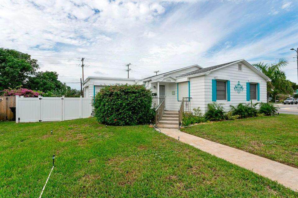 805 13th Avenue - Photo 1
