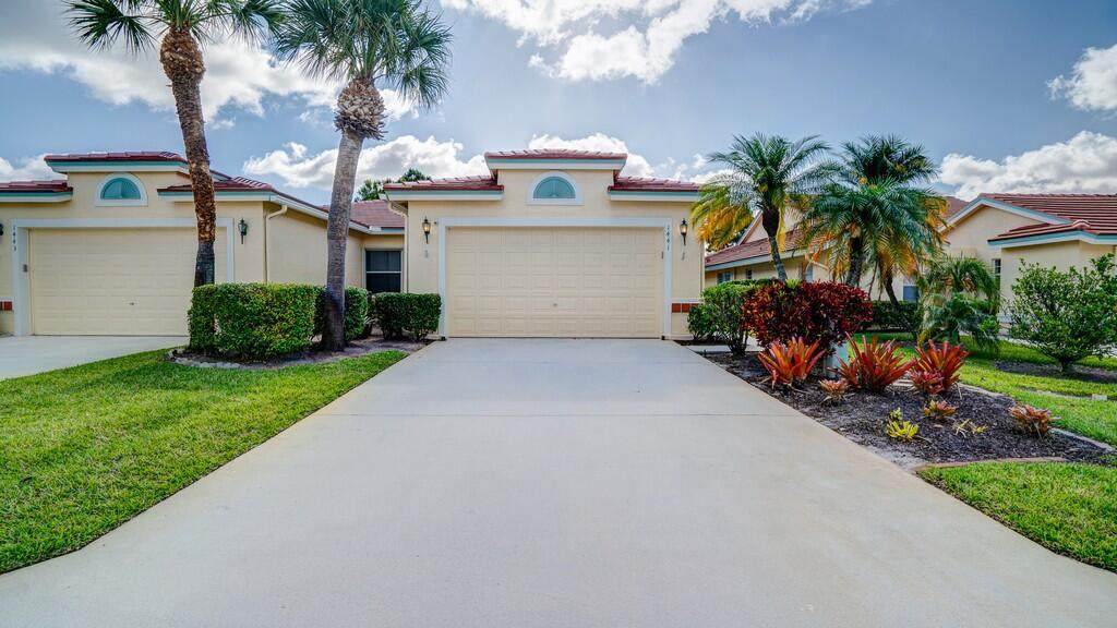 1441 Greens Pointe Way - Photo 1
