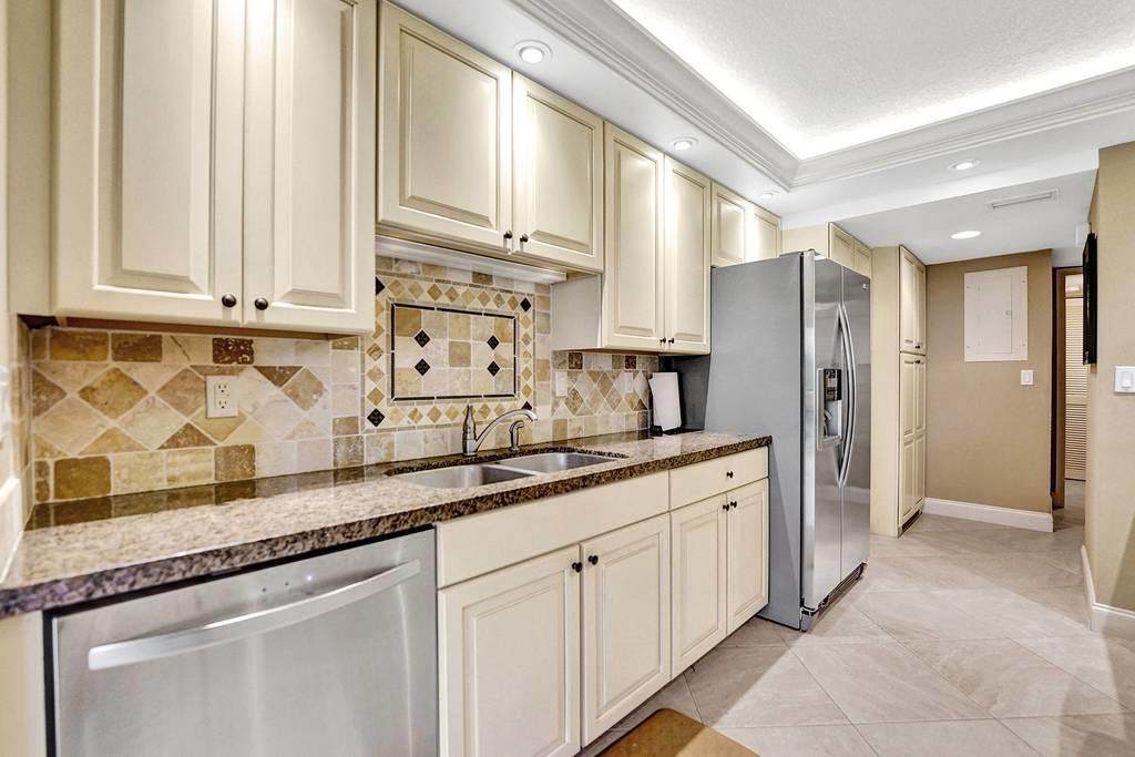 131 Old Meadow Way - Photo 1
