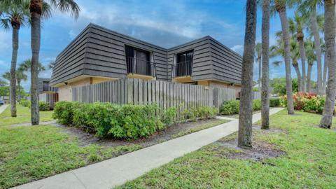 633 6th Way - Photo 1