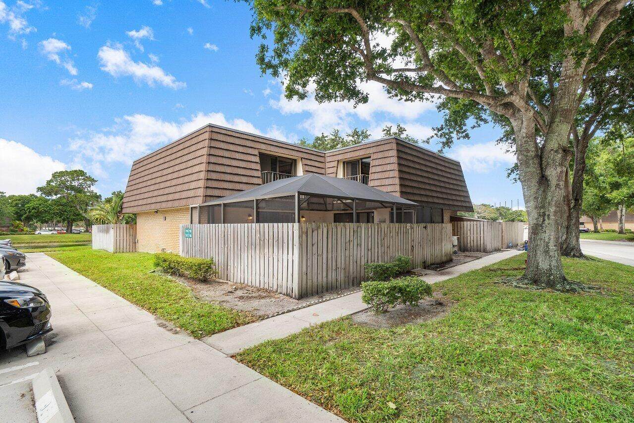 7106 71st Way - Photo 1
