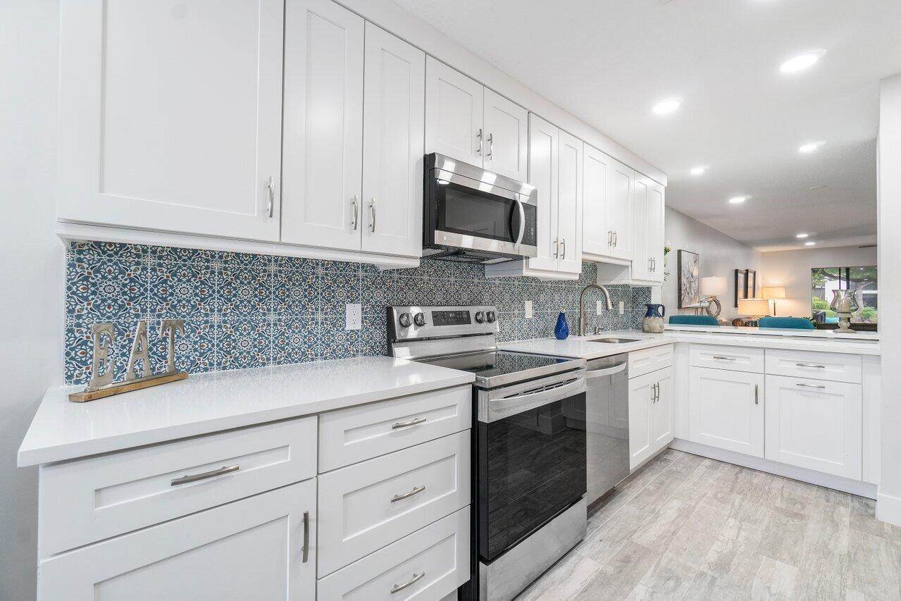 40 Stratford Lane - Photo 1