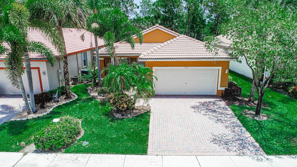 8203 Bellafiore Way - Photo 1