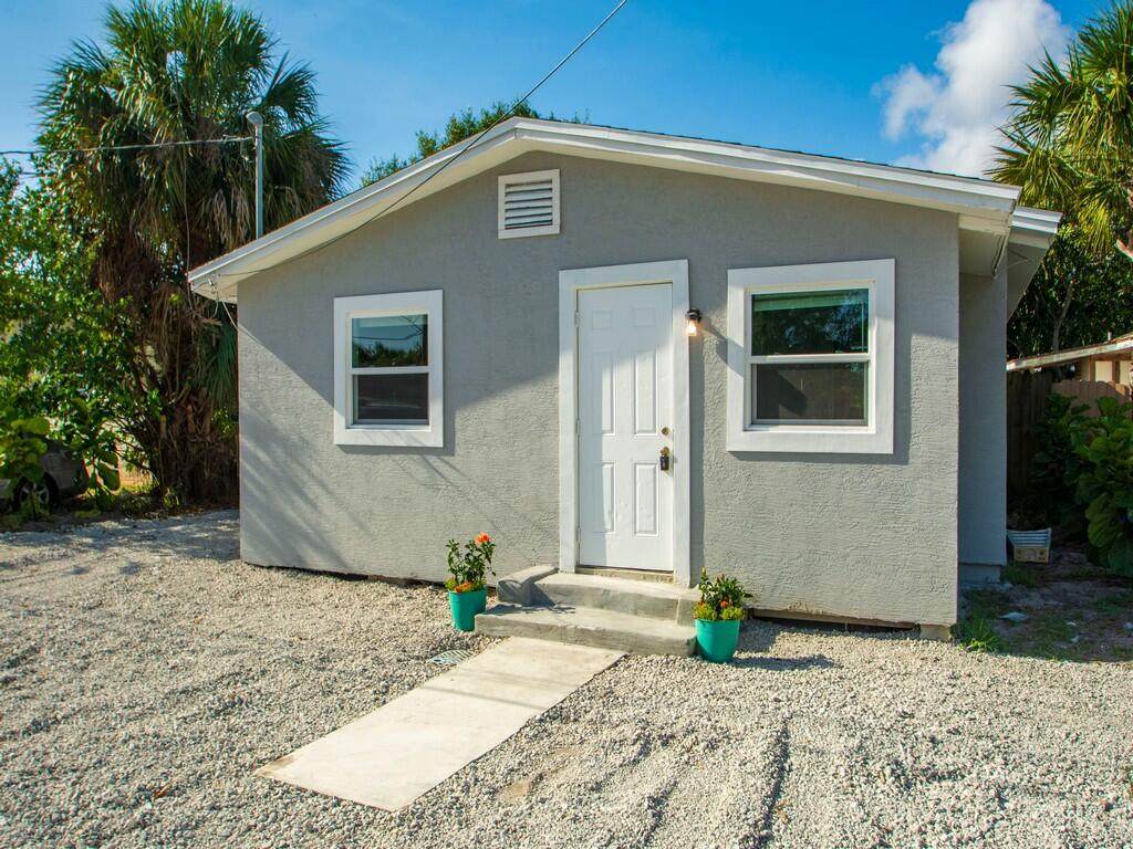 1213 Avenue I - Photo 1