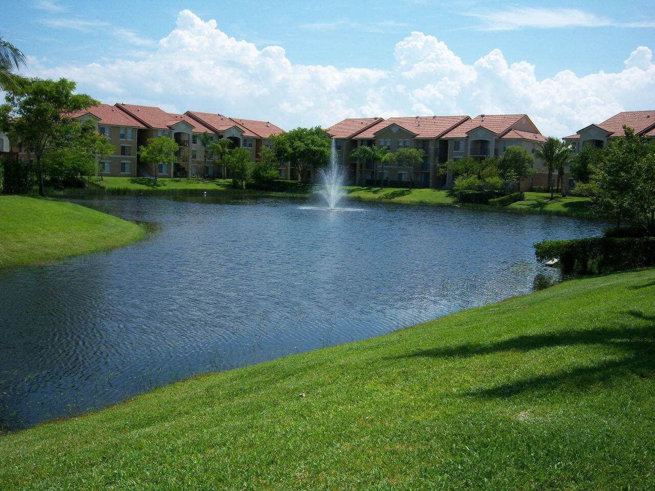 605 Villa Circle - Photo 1