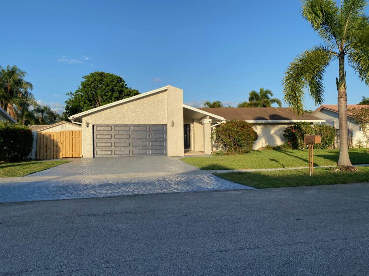 880 48 Avenue - Photo 1