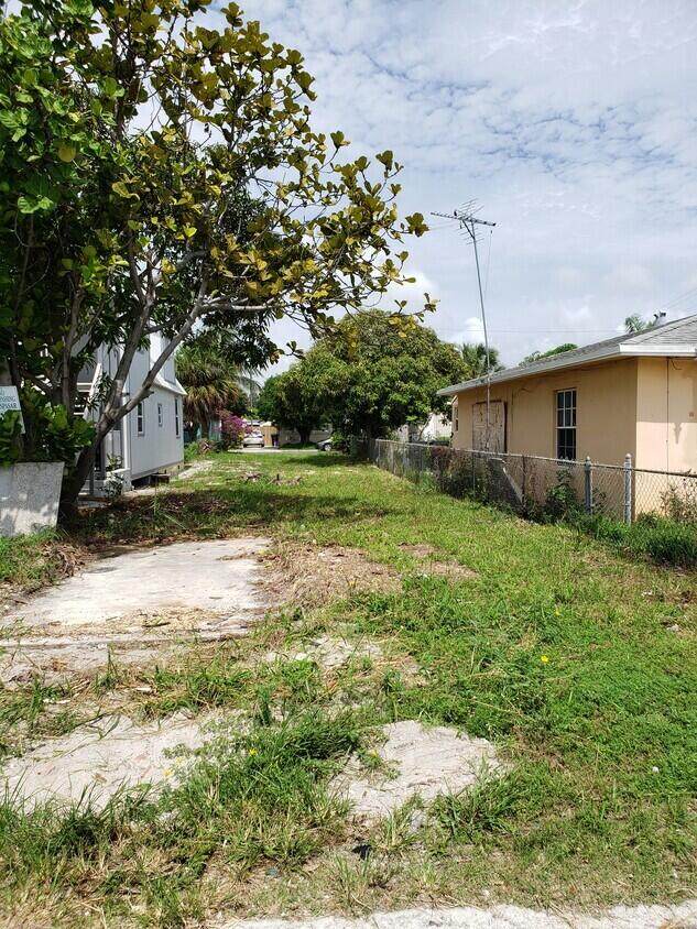 526 H Street - Photo 1