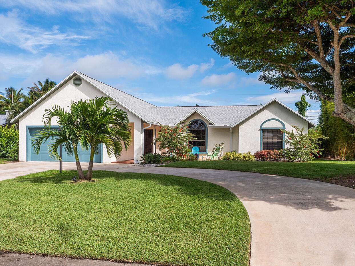 4920 Pine Ridge Way - Photo 1