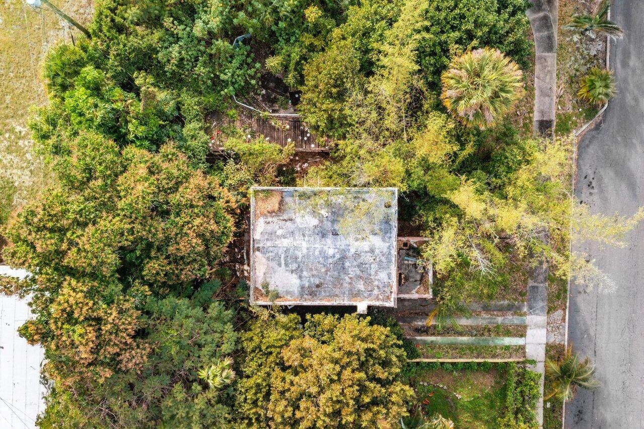 822 33rd Street - Photo 1
