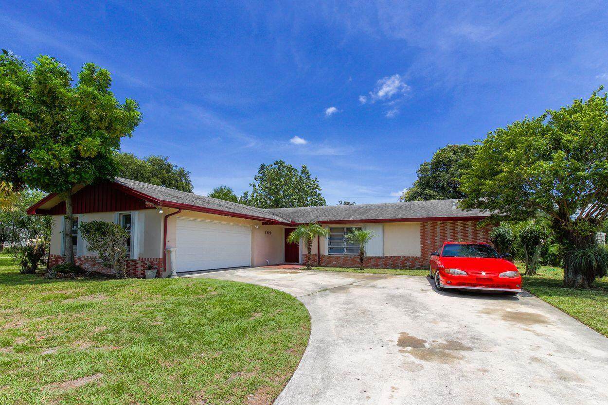 1819 Hiltonia Circle - Photo 1