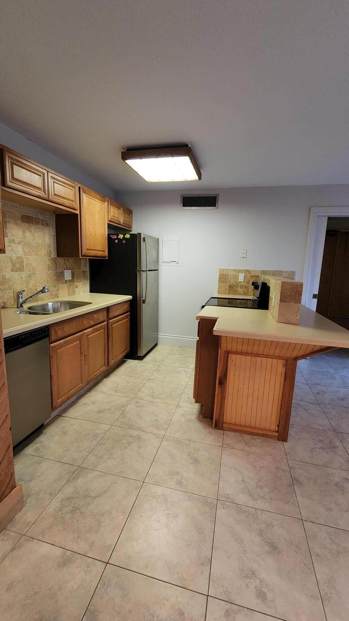 645 Executive Center Drive - Photo 1
