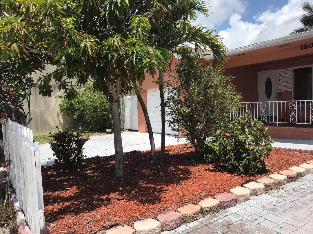 1609 Siesta Street - Photo 1