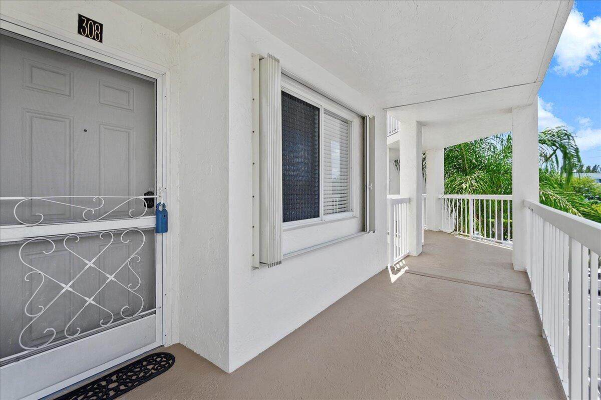 3146 Via Poinciana - Photo 1