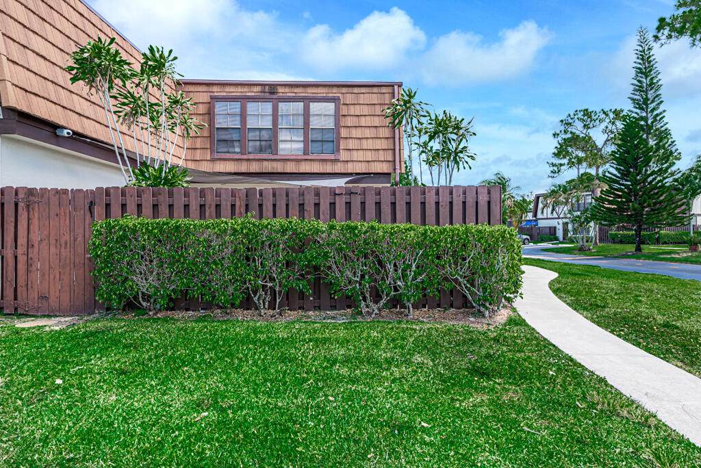 103 Weybridge Circle - Photo 1
