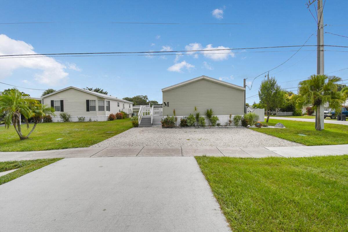 1905 Locks Road - Photo 1