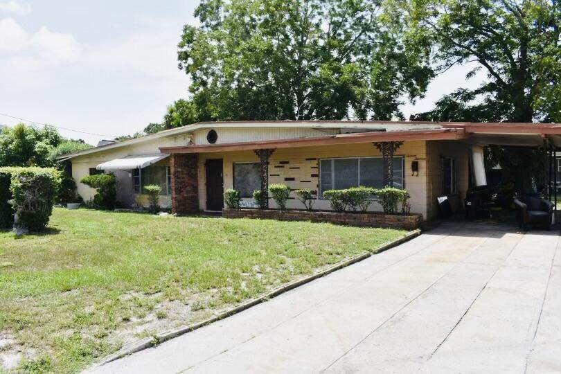1613 M Avenue - Photo 1