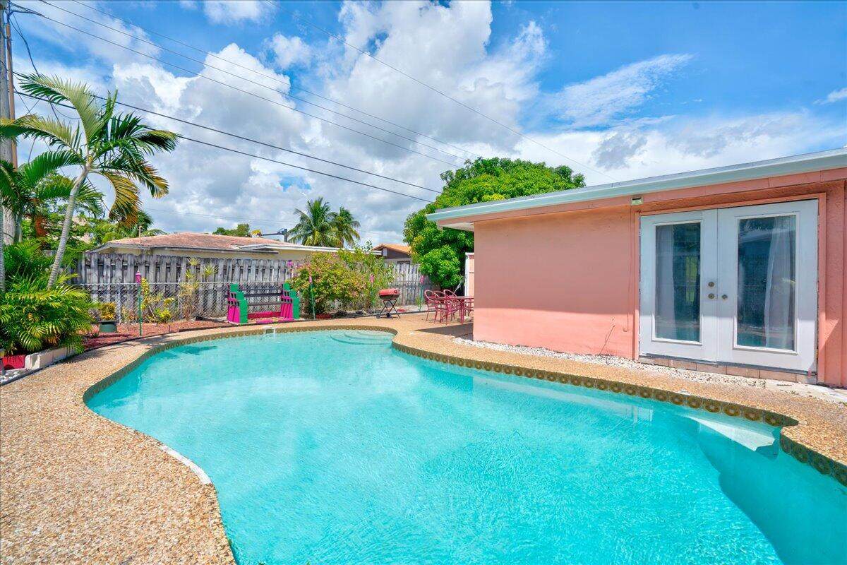 3851 4 Avenue - Photo 1