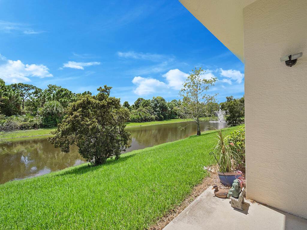 1560 Hampshire Way - Photo 1