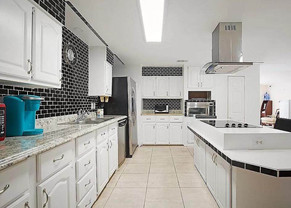 2555 Pga Boulevard - Photo 1