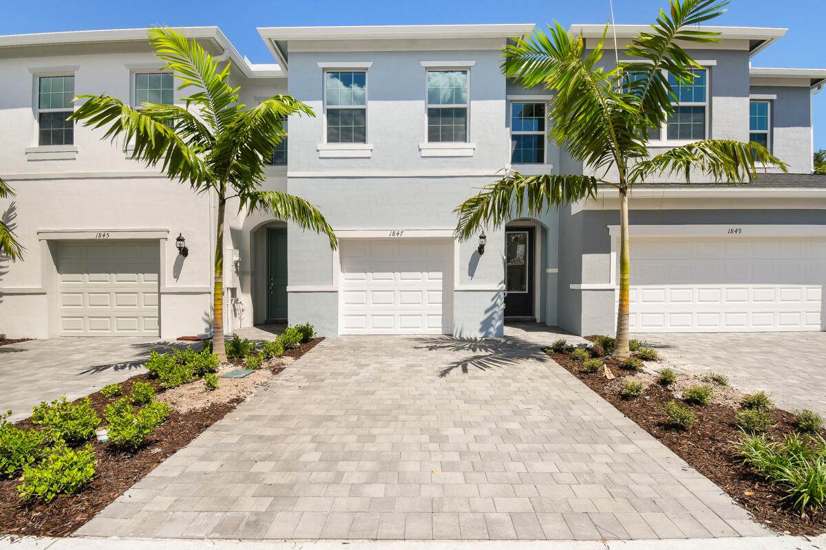 1847 Roxy Way - Photo 1