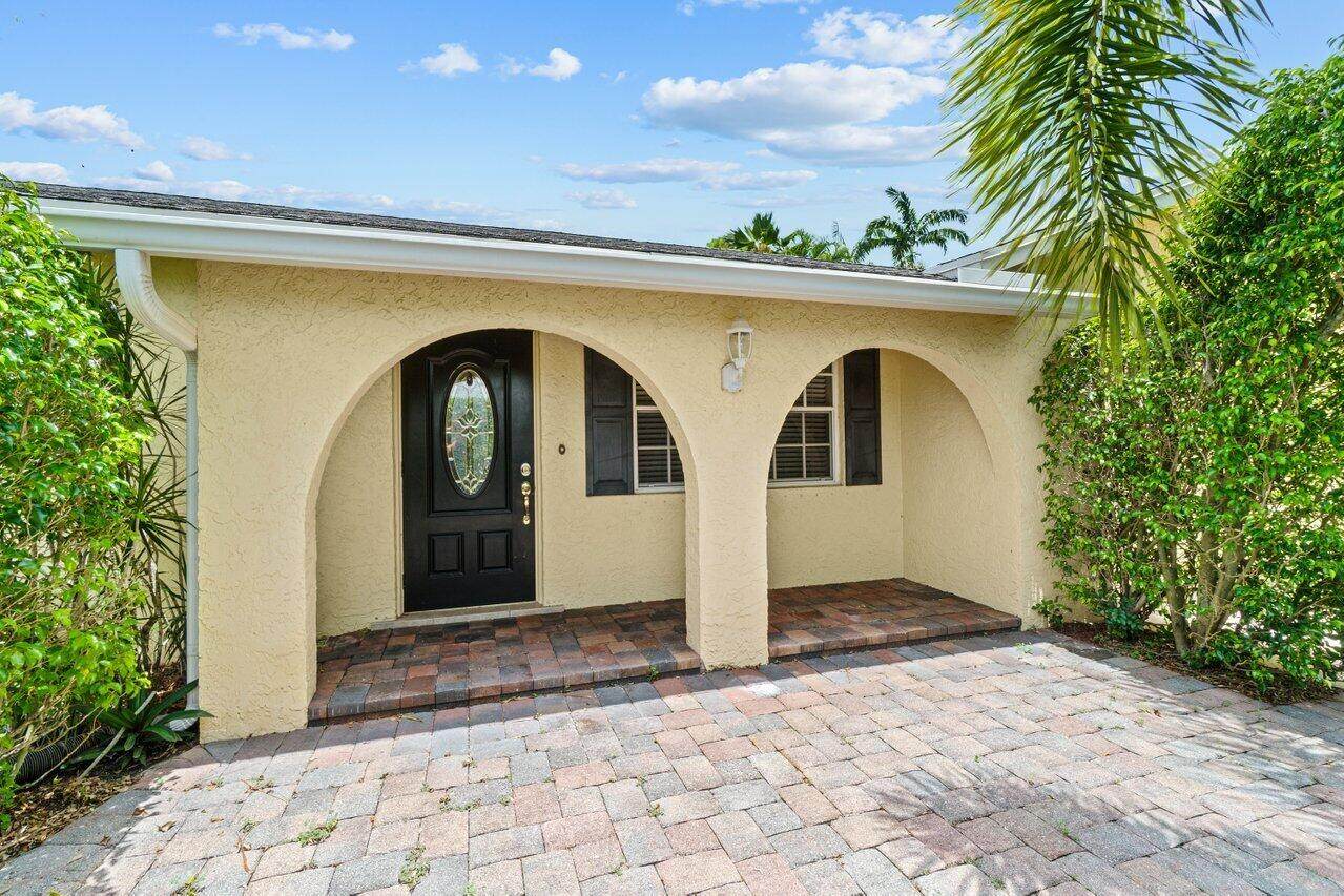1112 Essex Drive - Photo 1