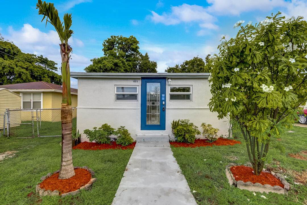 601 1st Street - Photo 1