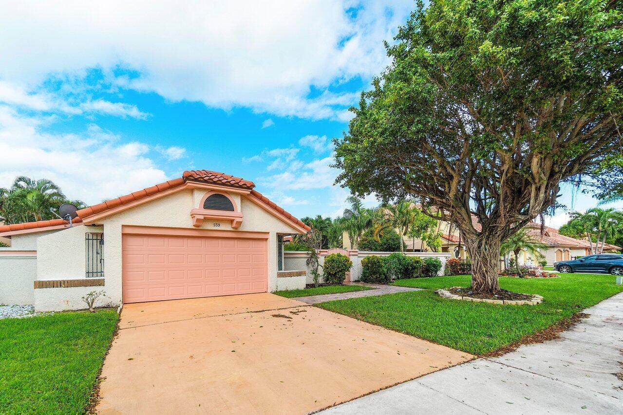 559 38th Terrace - Photo 1