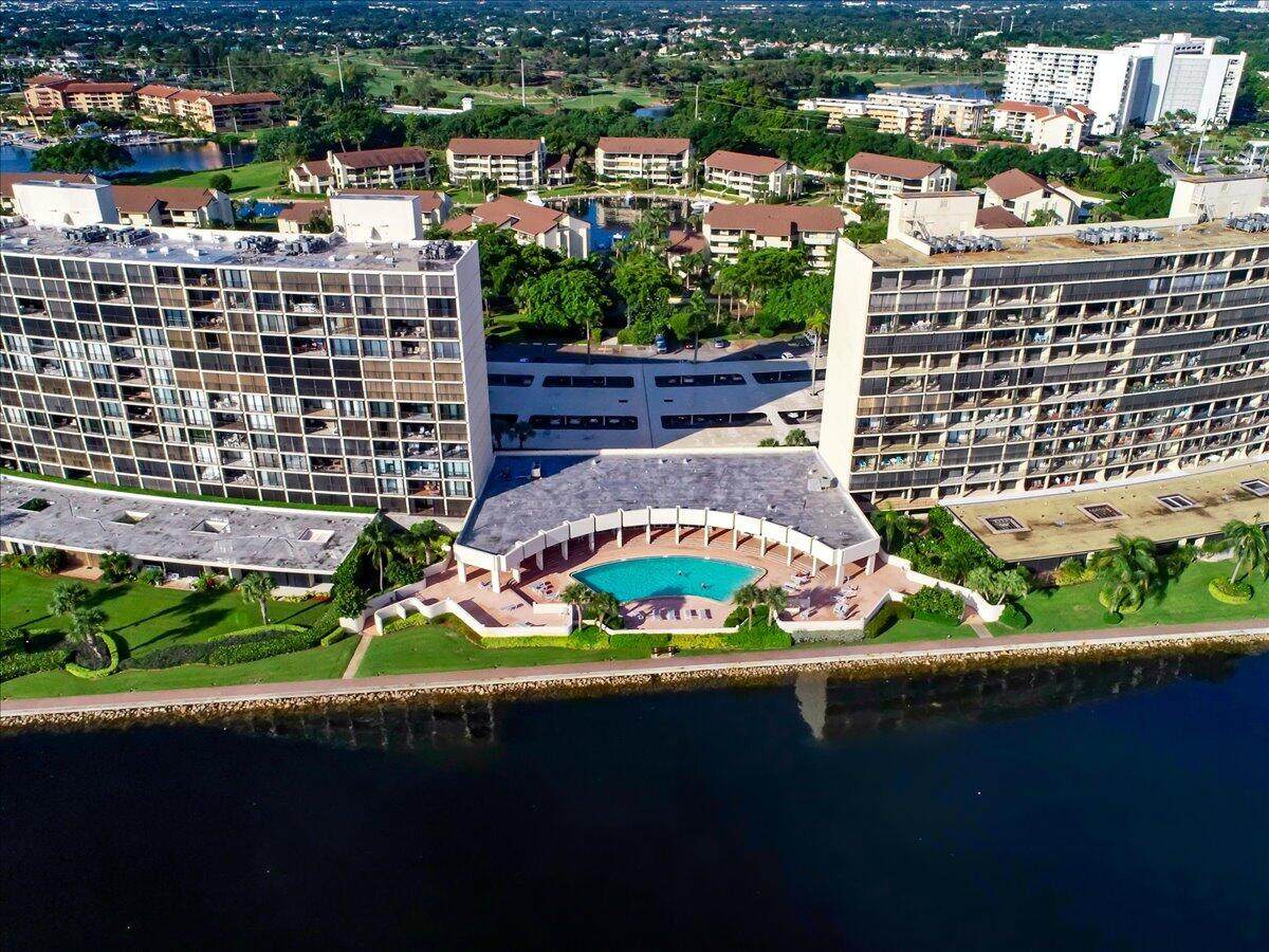 134 Lakeshore Drive - Photo 1