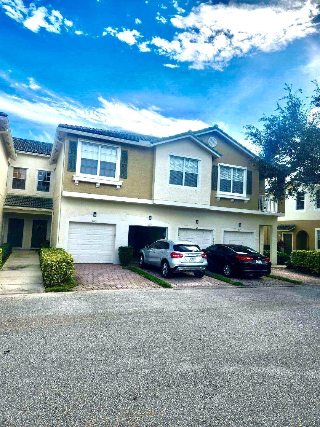 1560 Hampshire Way - Photo 1