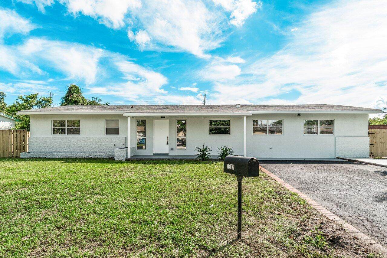 1612 Paxton Avenue - Photo 1