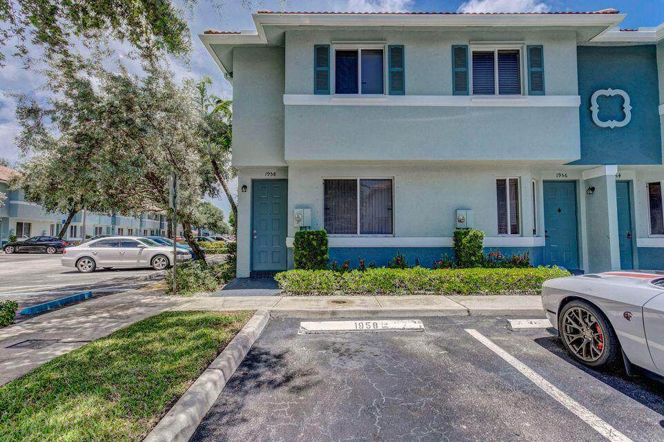 1958 Hibiscus Lane - Photo 1
