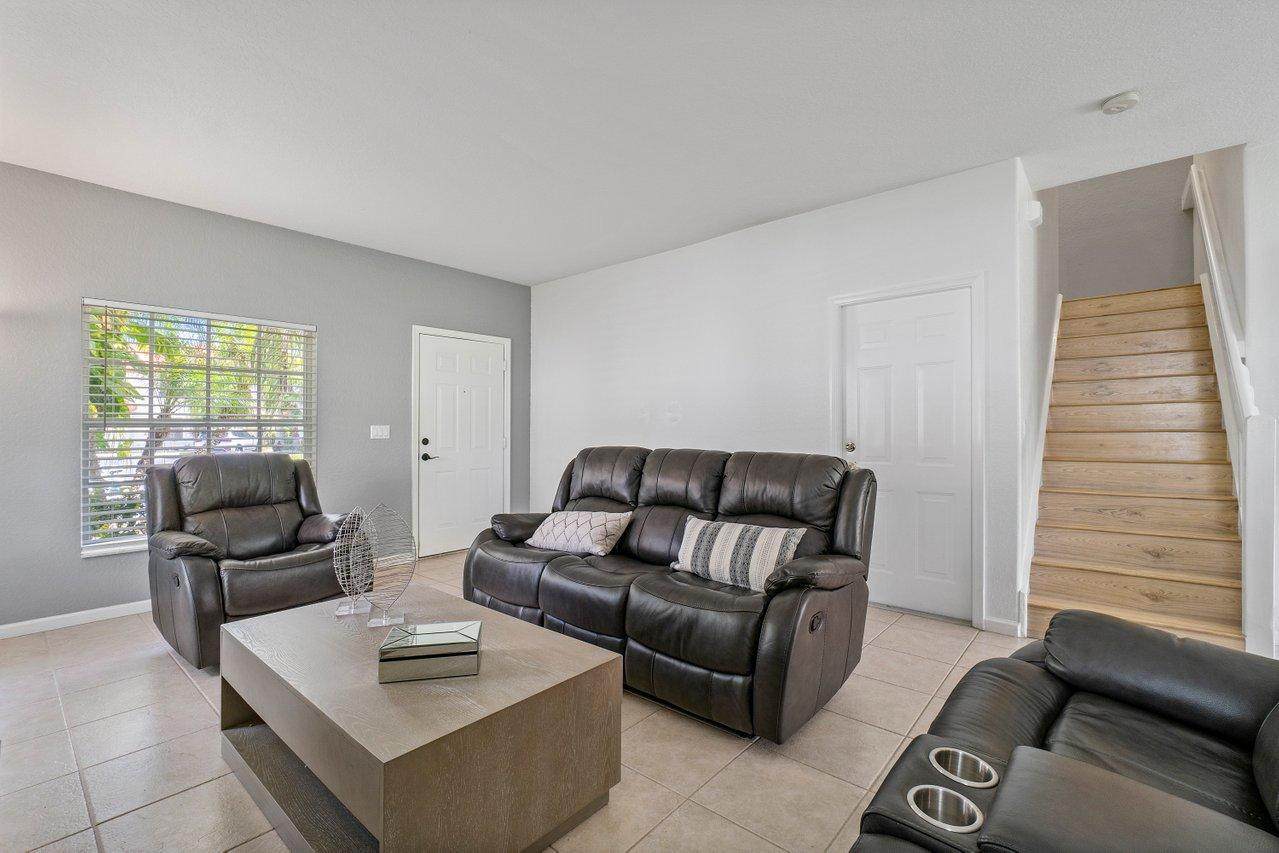 13517 Fountain View Boulevard - Photo 1