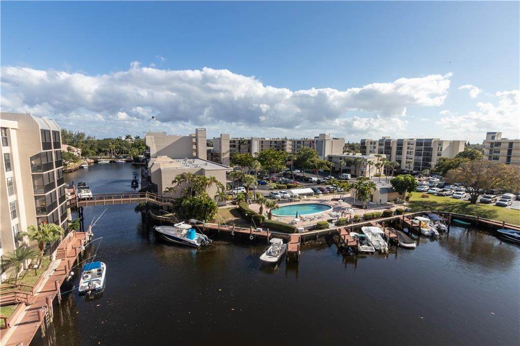 4 Royal Palm Way - Photo 1