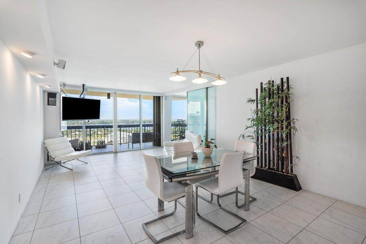 2425 Presidential Way - Photo 1