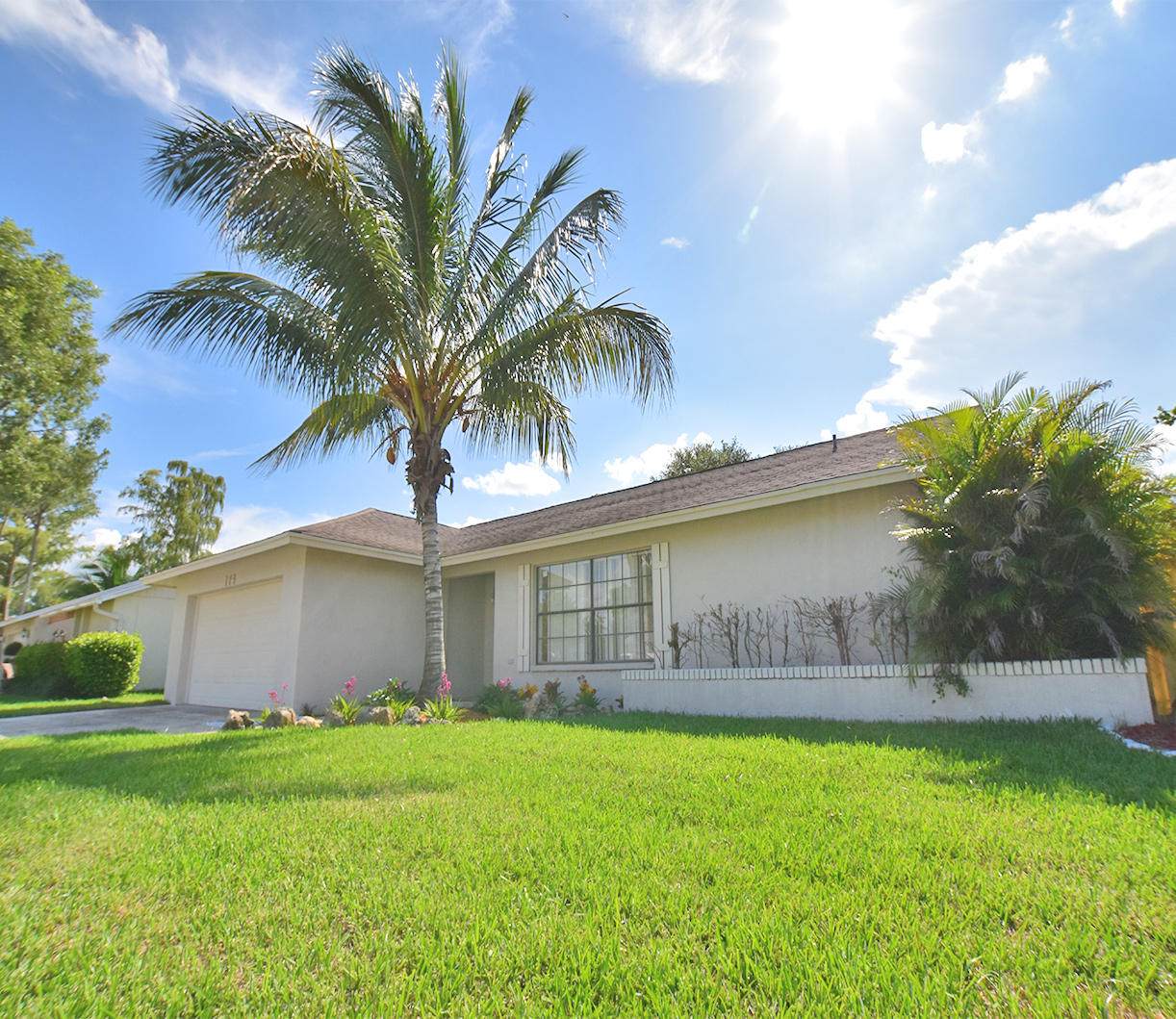 174 Parkwood Drive - Photo 1