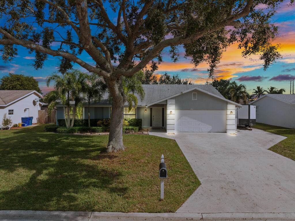 126 Swan Parkway - Photo 1