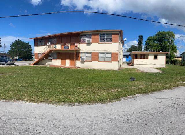 569 7th Street - Photo 1