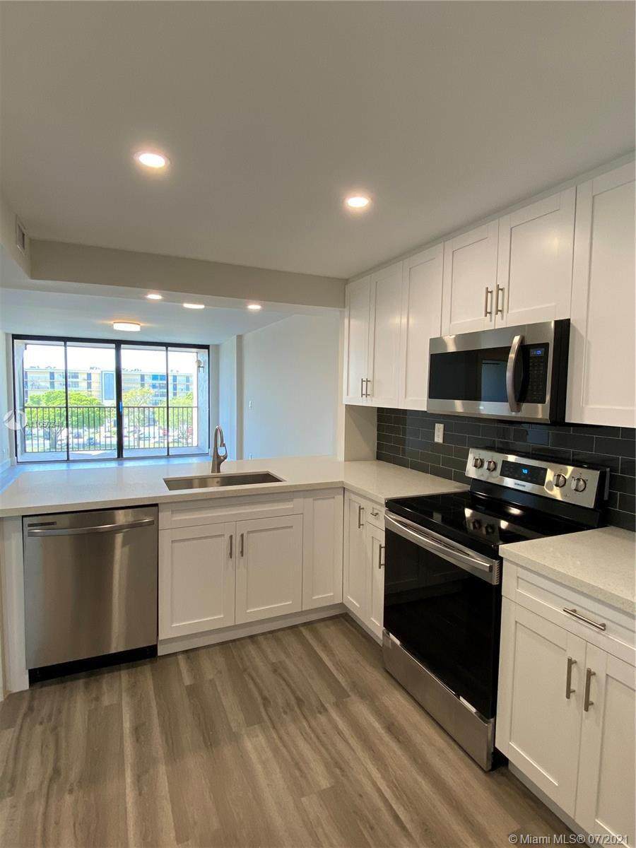3 Royal Palm - Photo 1