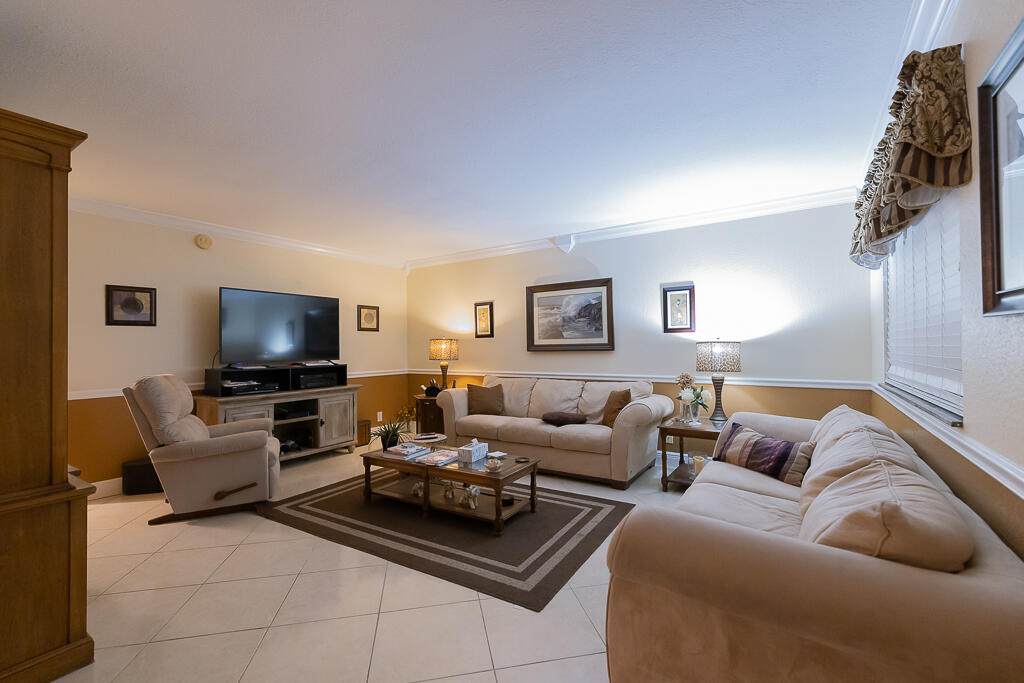 433 Saxony Way - Photo 1