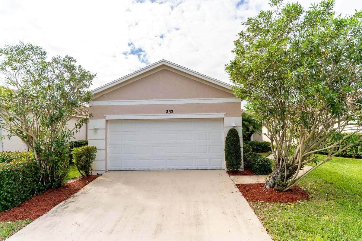 252 Manatee Springs Way - Photo 1