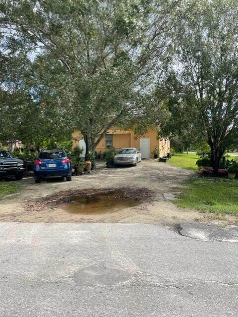 219 Oleander Street - Photo 1