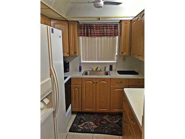 228 Sheffield J - Photo 1