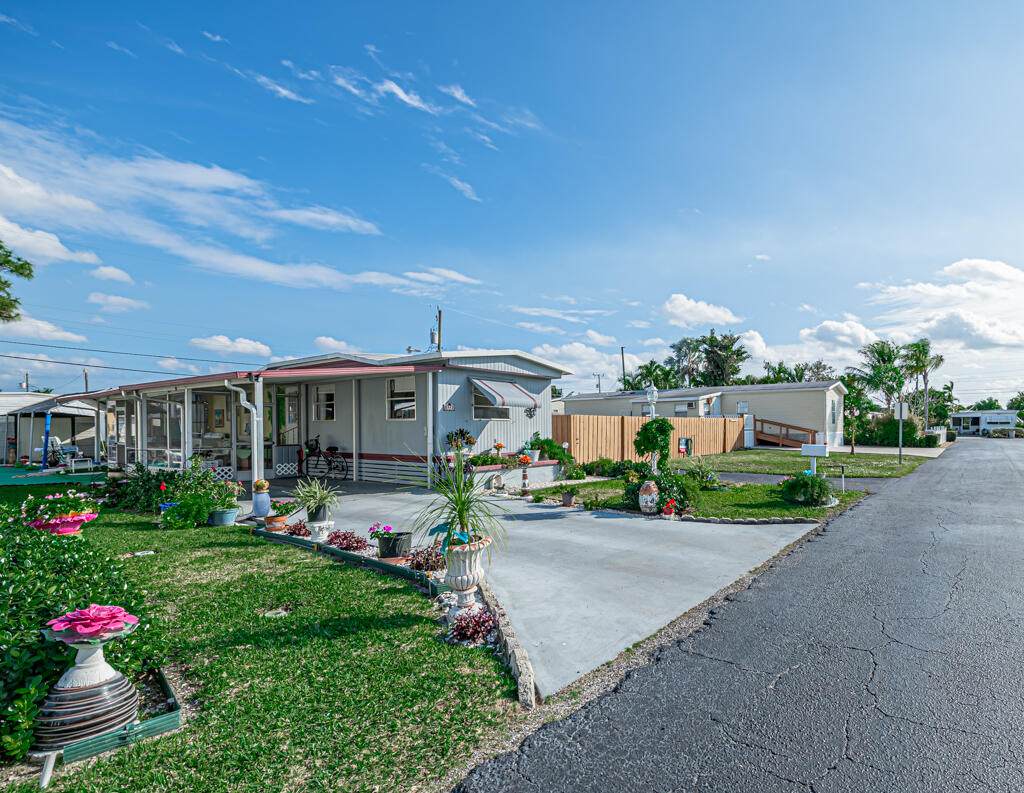 8940 Oak Street - Photo 1