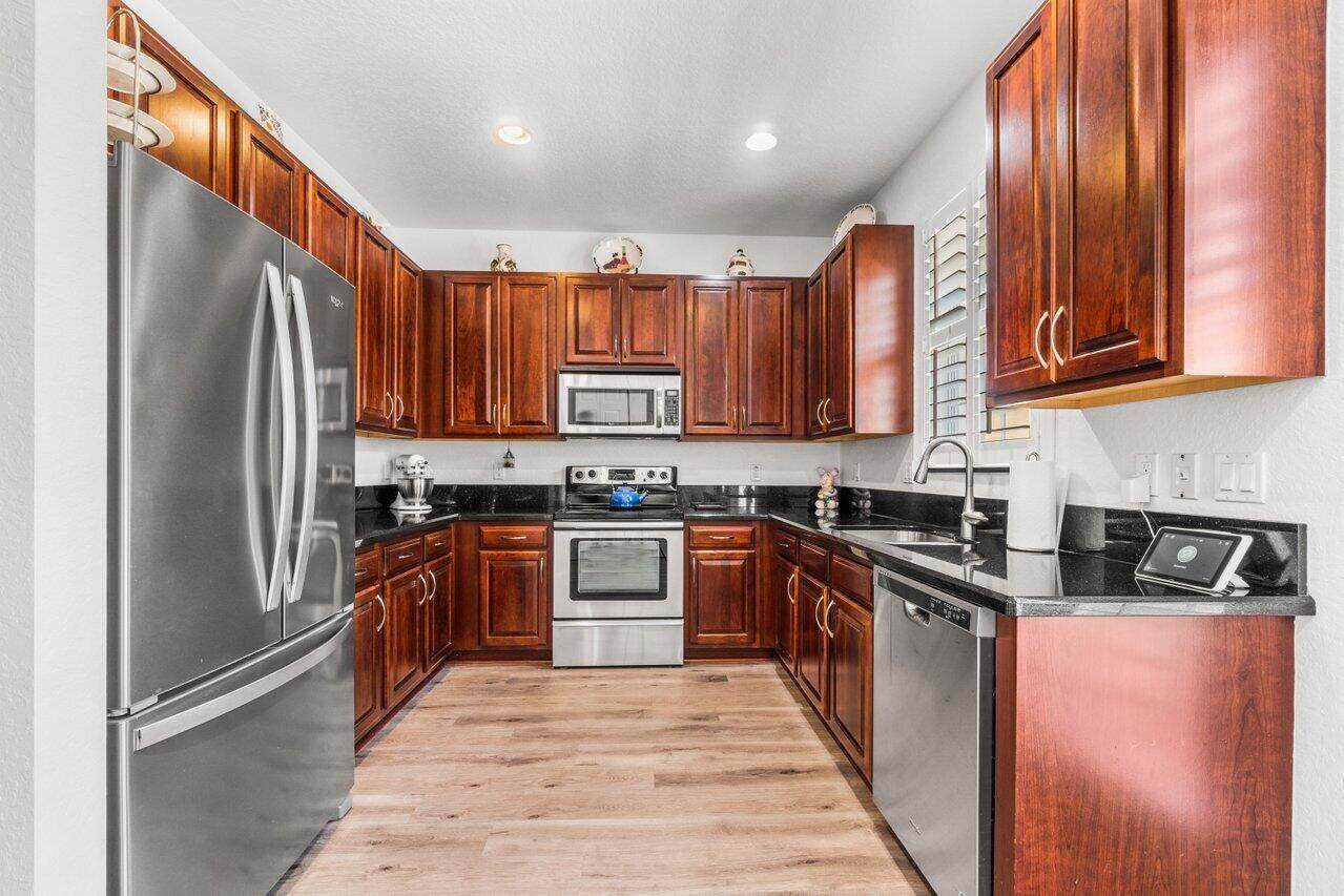 207 Edenberry Avenue - Photo 1
